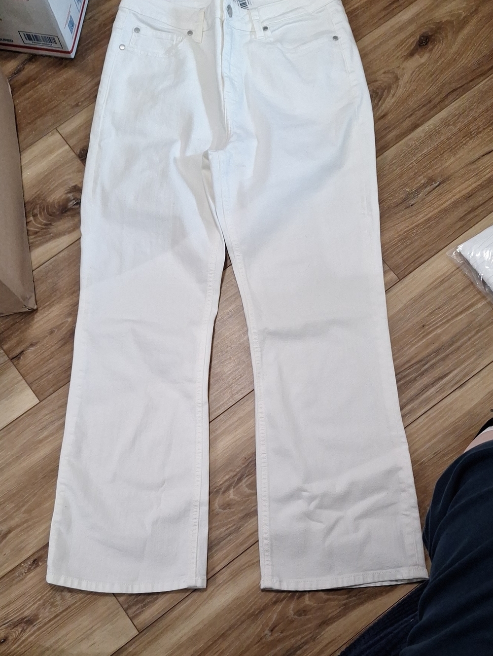 Quince White Ankle-Length Cropped Jeans